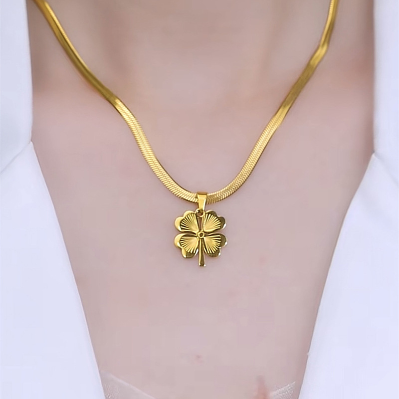 304 Stainless Steel 18K Gold Plated IG Style Plating Four Leaf Clover Pendant Necklace display picture 3