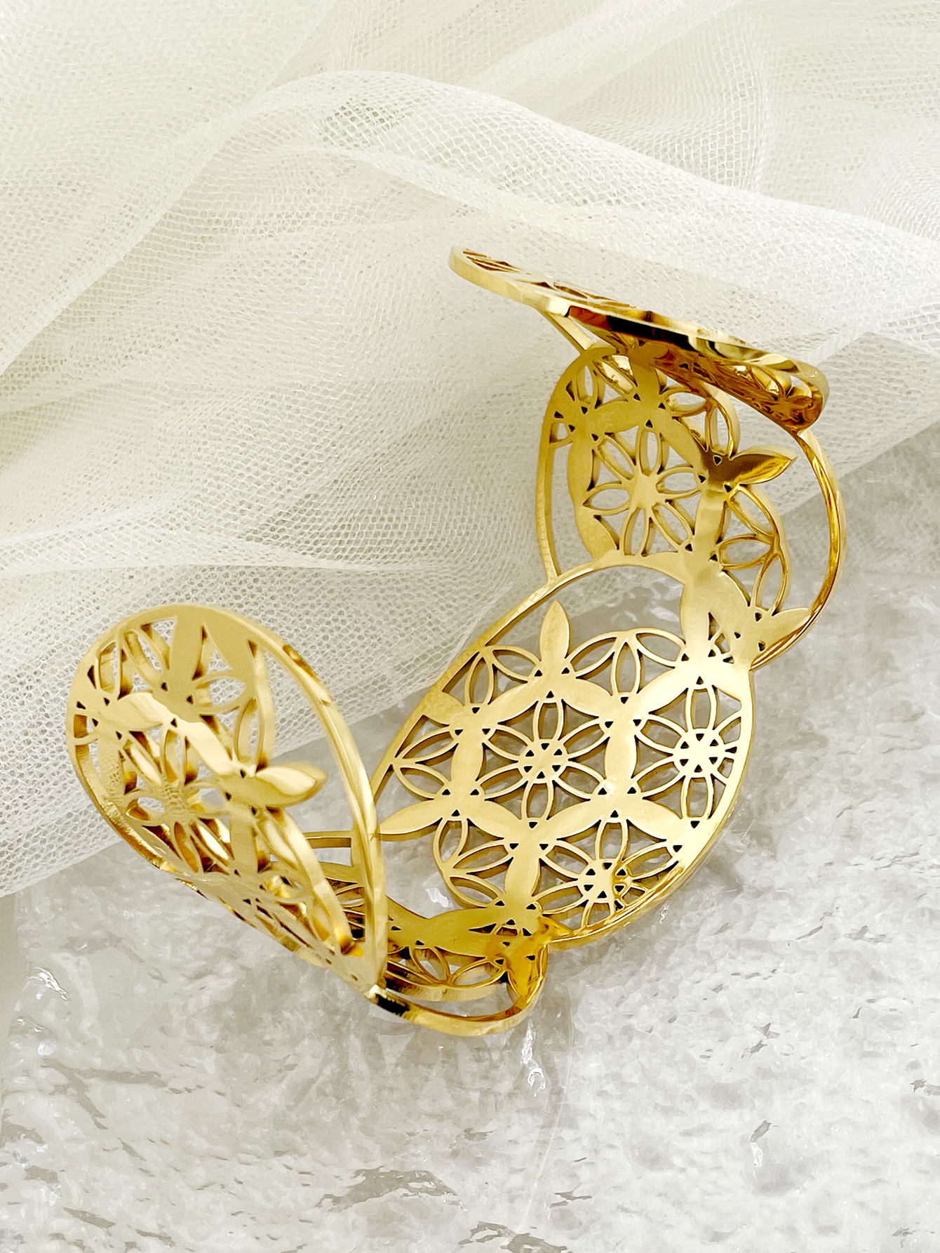 Retro French Style Flower 304 Stainless Steel 14K Gold Plated Bangle In Bulk display picture 3