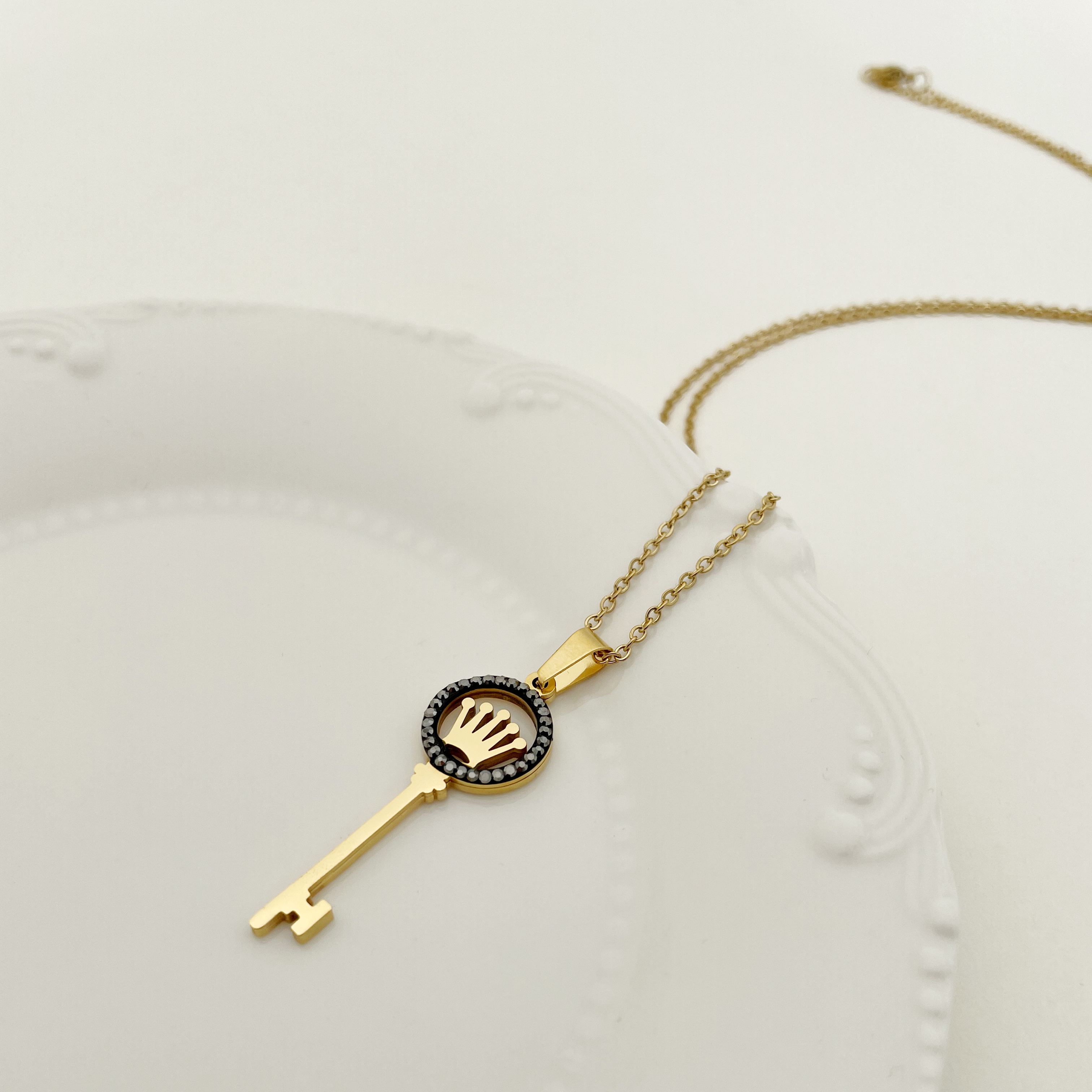 Edelstahl 304 Vergoldet Einfacher Stil Überzug Inlay Krone Schlüssel Diamant Halskette Mit Anhänger display picture 1
