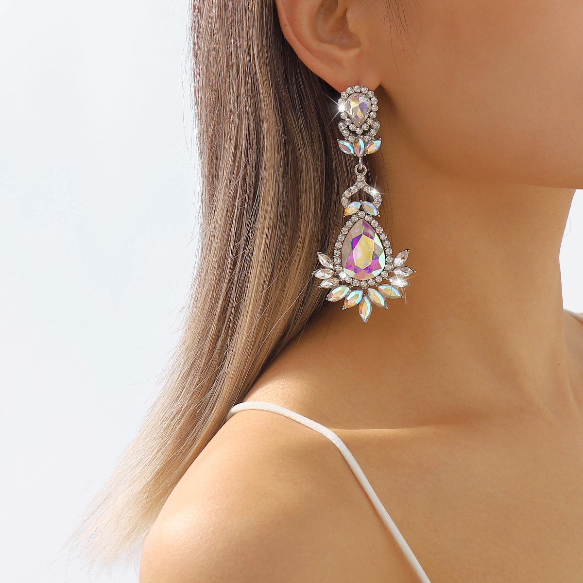 Elegant Vintage Style Shiny Geometric Alloy Inlay Rhinestones Women's Drop Earrings display picture 6