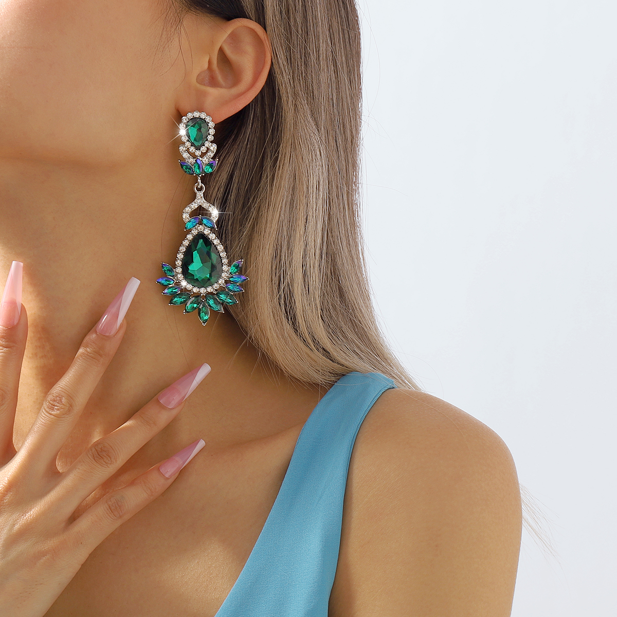 Elegant Vintage Style Shiny Geometric Alloy Inlay Rhinestones Women's Drop Earrings display picture 7