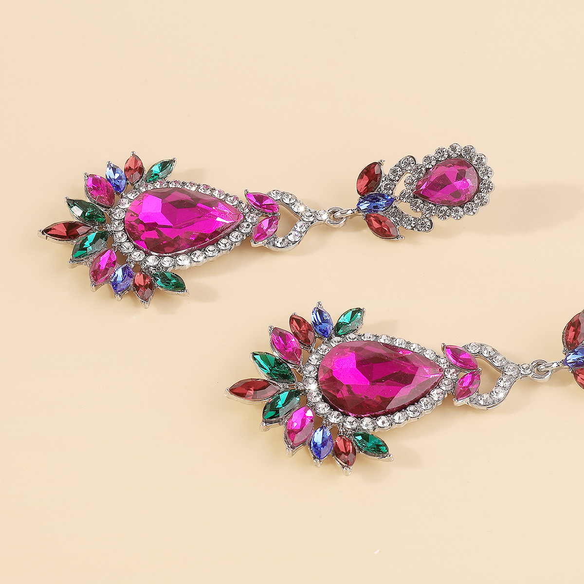 Elegant Vintage Style Shiny Geometric Alloy Inlay Rhinestones Women's Drop Earrings display picture 9