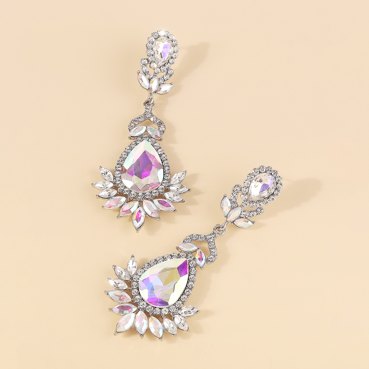 Elegant Vintage Style Shiny Geometric Alloy Inlay Rhinestones Women's Drop Earrings display picture 11