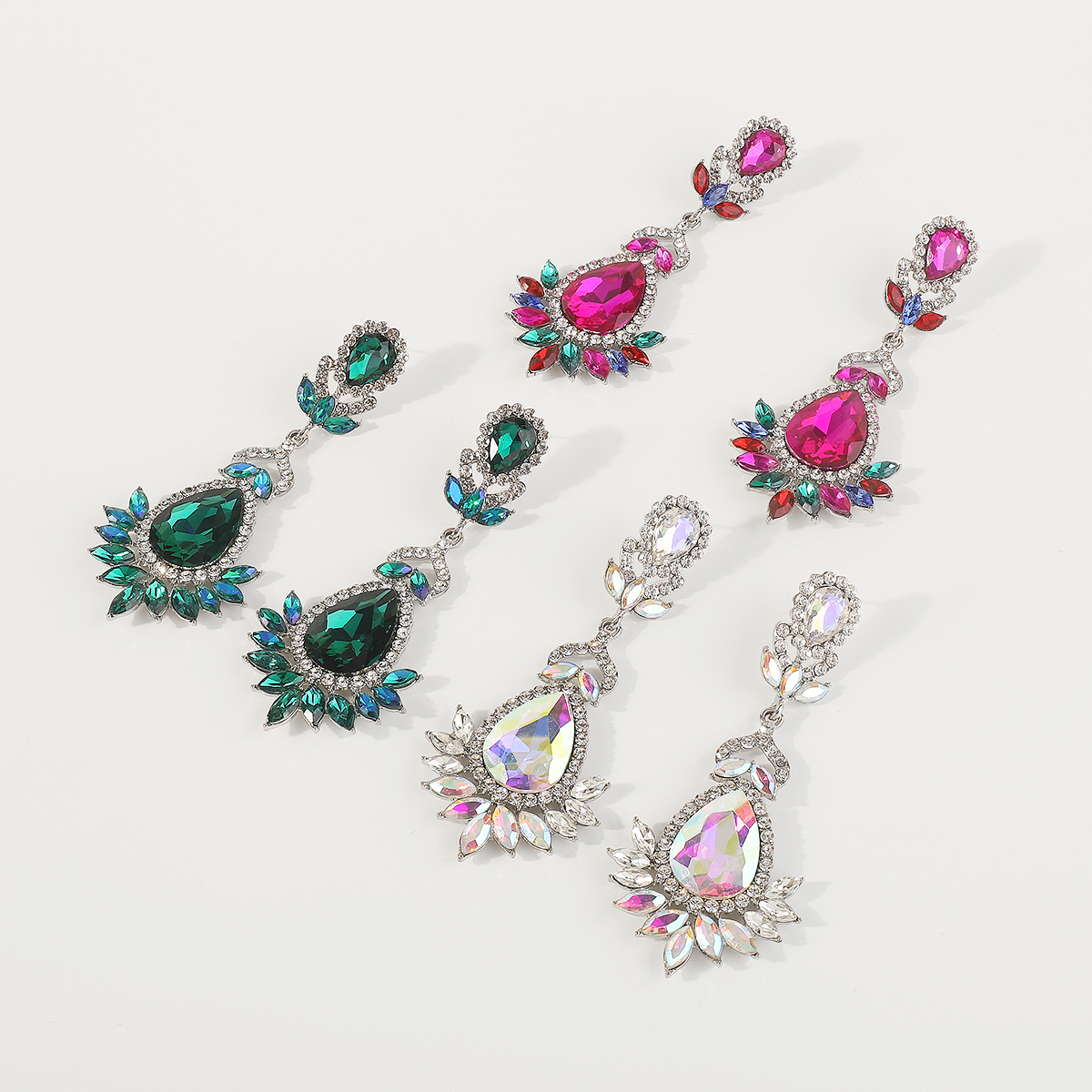Elegant Vintage Style Shiny Geometric Alloy Inlay Rhinestones Women's Drop Earrings display picture 10