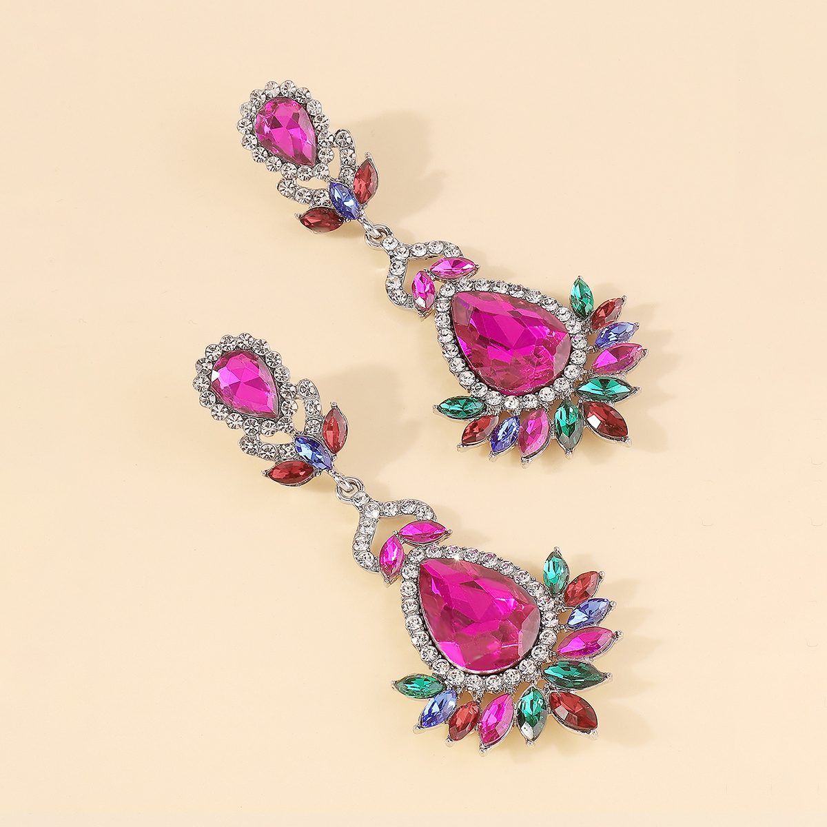 Elegant Vintage Style Shiny Geometric Alloy Inlay Rhinestones Women's Drop Earrings display picture 12