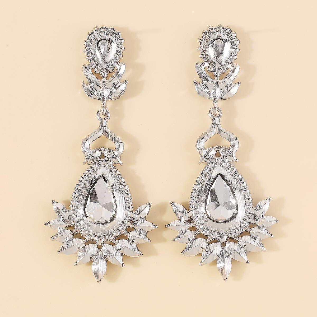 Elegant Vintage Style Shiny Geometric Alloy Inlay Rhinestones Women's Drop Earrings display picture 13