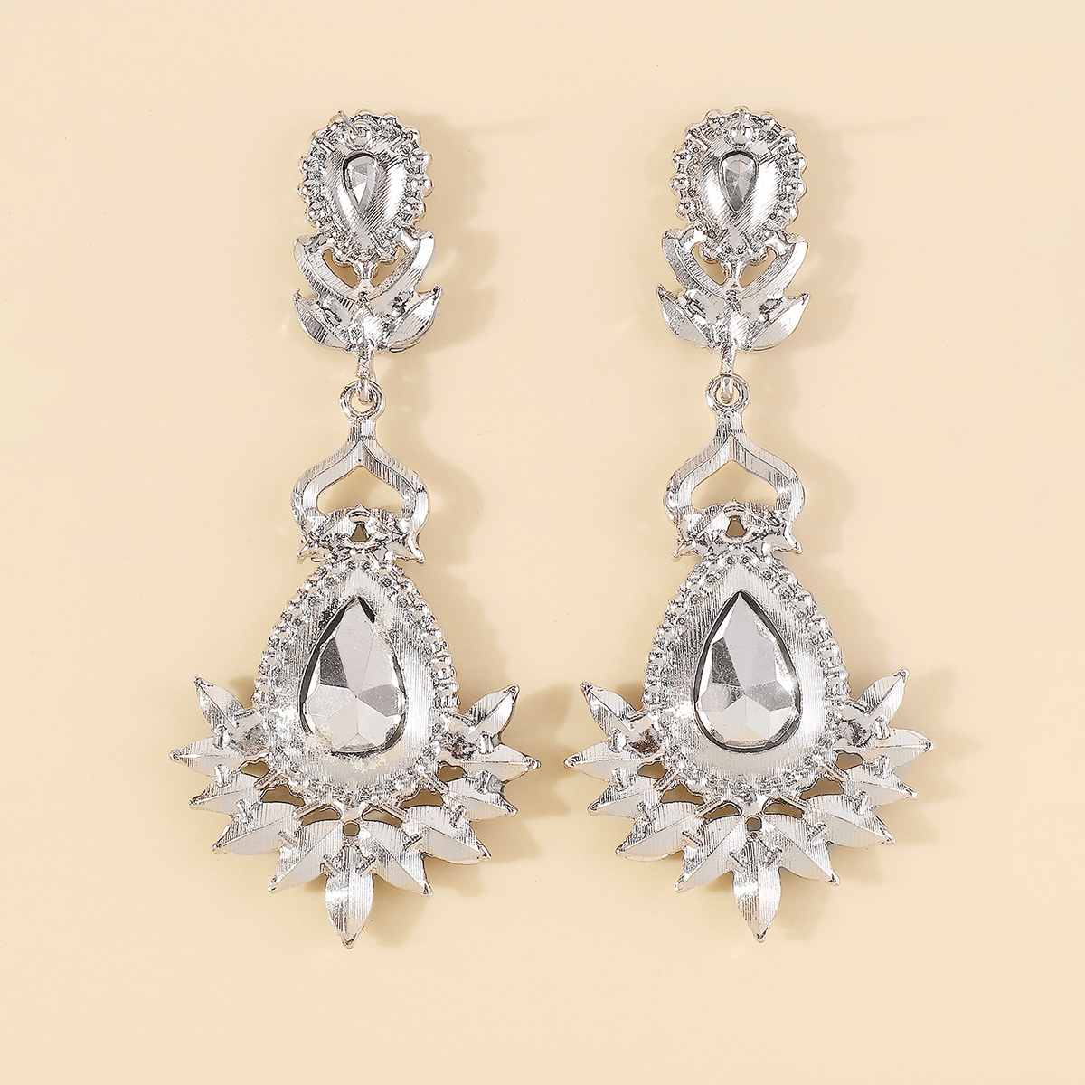 Elegant Vintage Style Shiny Geometric Alloy Inlay Rhinestones Women's Drop Earrings display picture 20