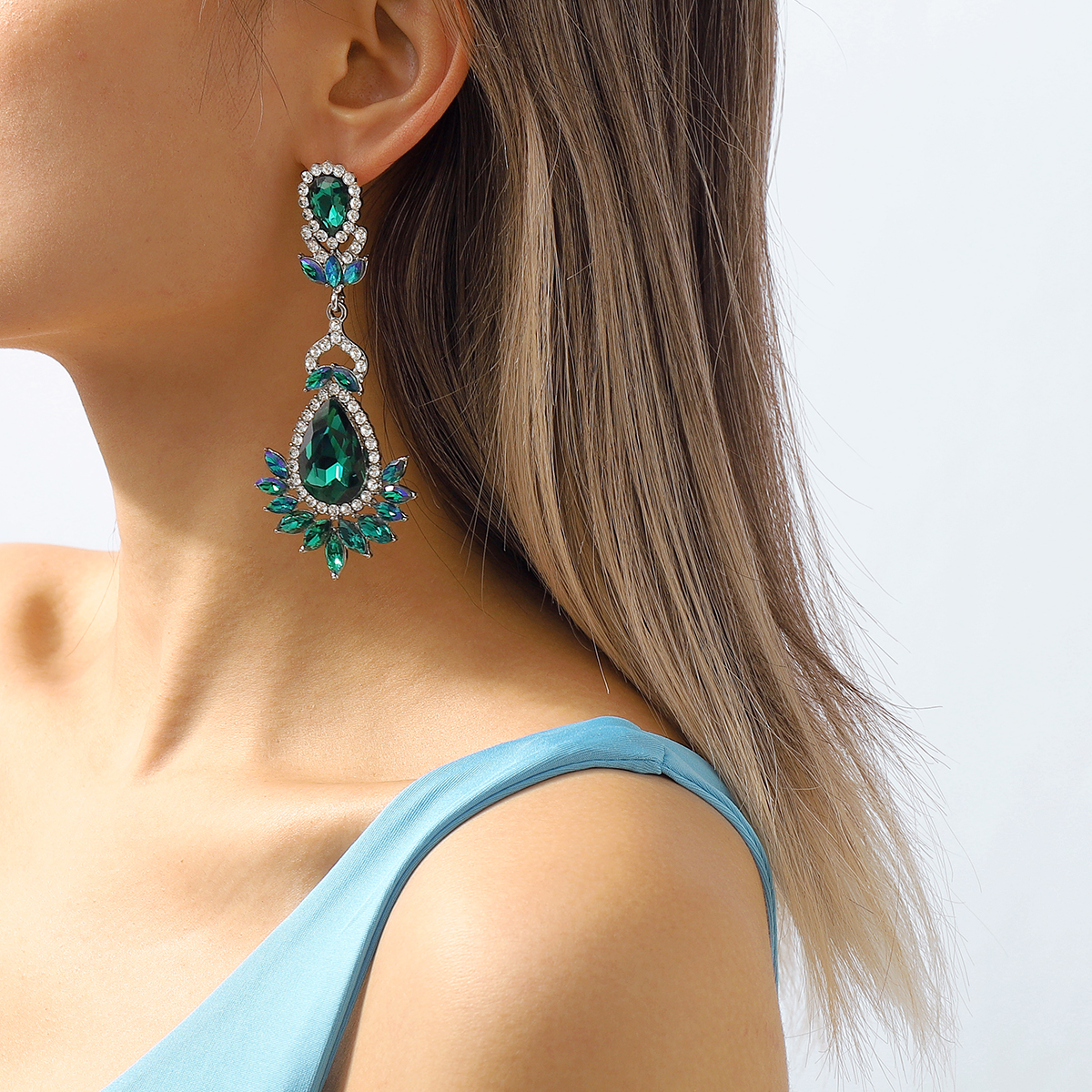 Elegant Vintage Style Shiny Geometric Alloy Inlay Rhinestones Women's Drop Earrings display picture 21