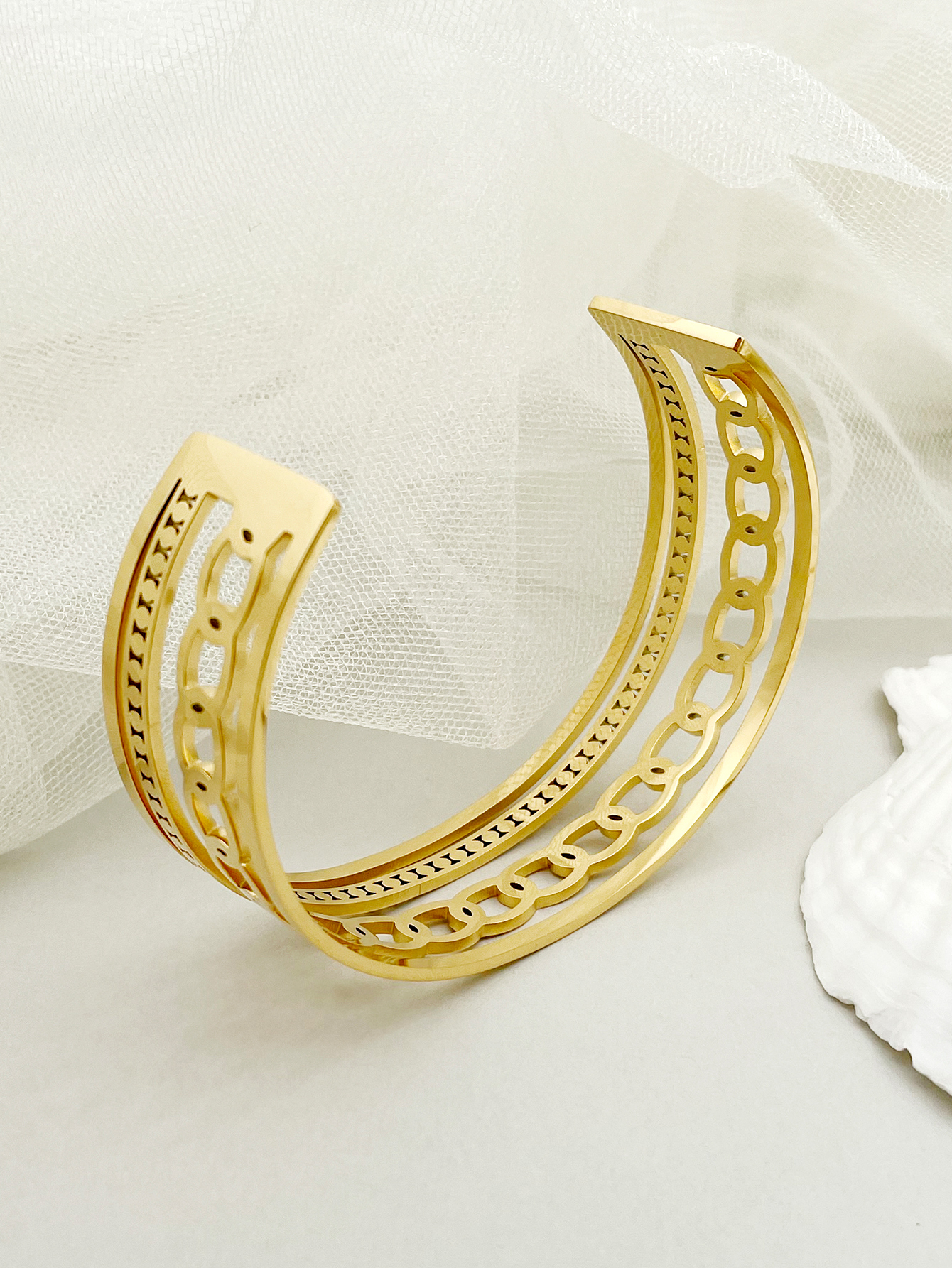 Lady French Style Solid Color 304 Stainless Steel 14K Gold Plated Bangle In Bulk display picture 3