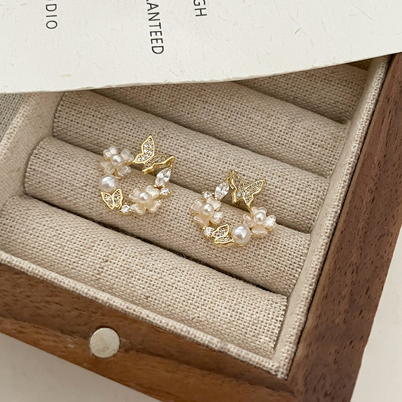 Sweet Flower Butterfly Alloy Inlay Artificial Pearls Rhinestones Shell Women's Ear Studs display picture 2