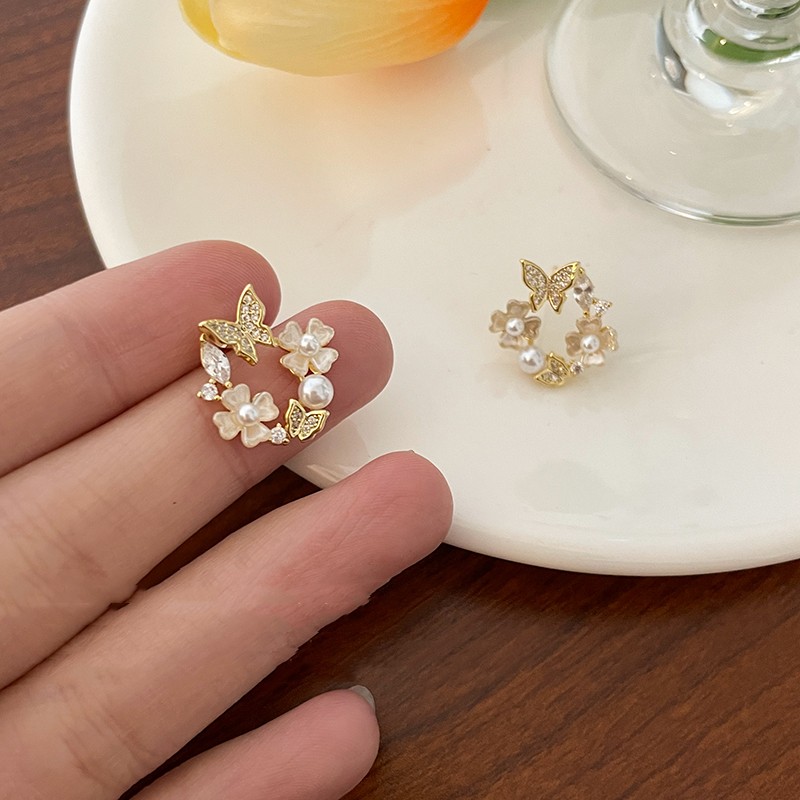 Sweet Flower Butterfly Alloy Inlay Artificial Pearls Rhinestones Shell Women's Ear Studs display picture 9