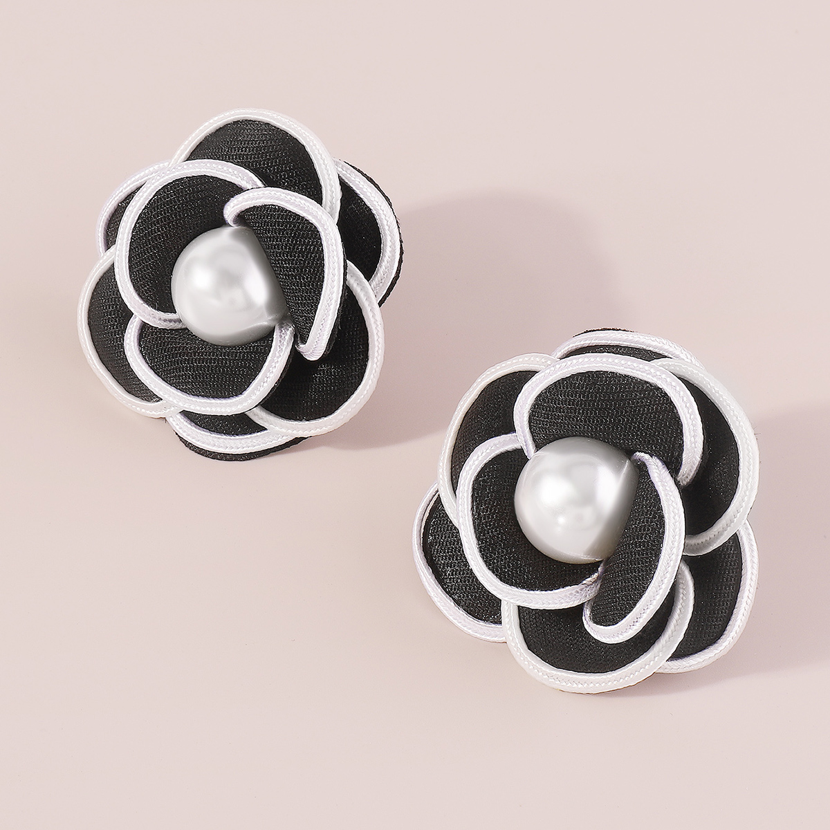 Elegant Vintage Style Lady Flower Imitation Pearl Cloth Women's Ear Studs display picture 8