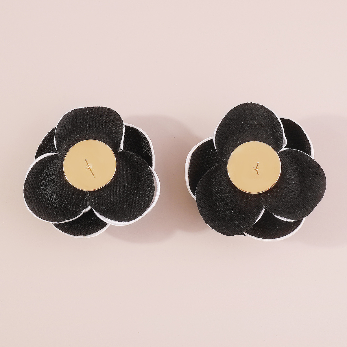 Elegant Vintage Style Lady Flower Imitation Pearl Cloth Women's Ear Studs display picture 4