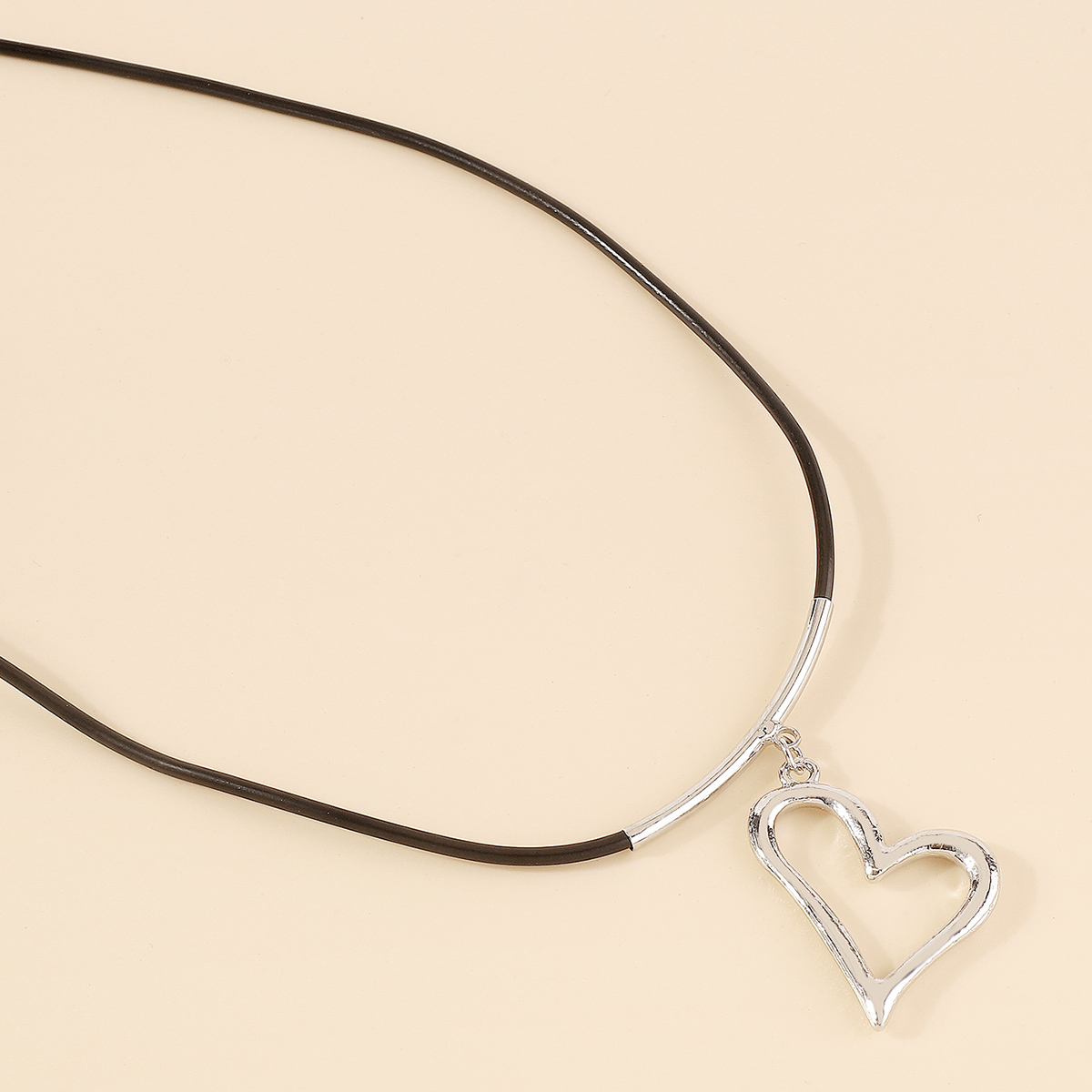 Casual Elegant Vintage Style Heart Shape Alloy Leather Rope Women's Pendant Necklace display picture 9