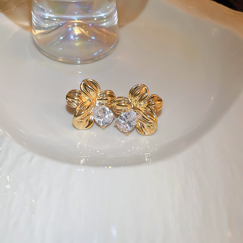 Élégant Fleur Alliage Incruster Diamant Artificiel Femmes Boucles D'oreilles display picture 3