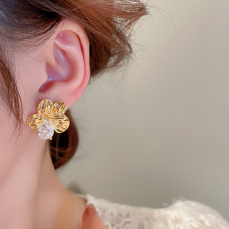 Elegant Flower Alloy Inlay Artificial Diamond Women's Ear Studs display picture 6