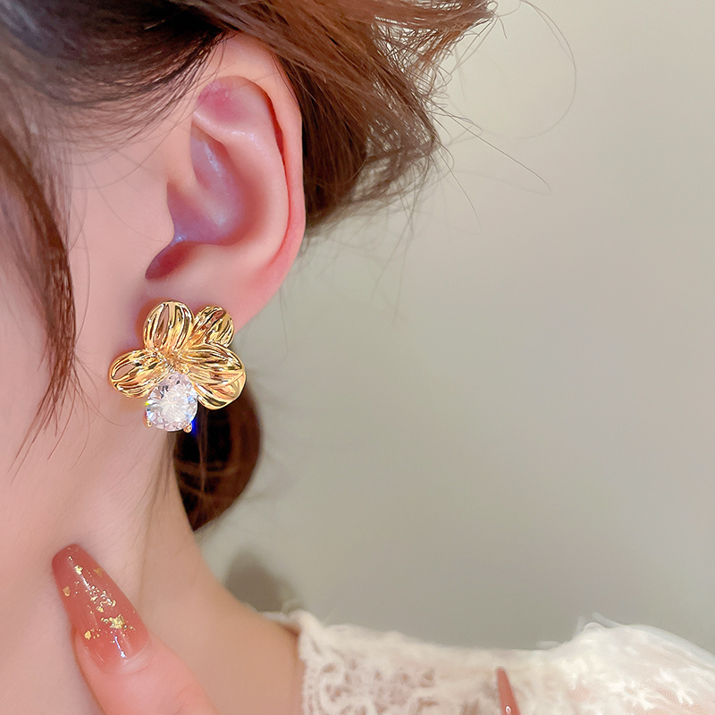 Elegant Flower Alloy Inlay Artificial Diamond Women's Ear Studs display picture 7