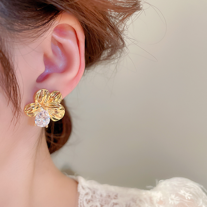Elegant Flower Alloy Inlay Artificial Diamond Women's Ear Studs display picture 9