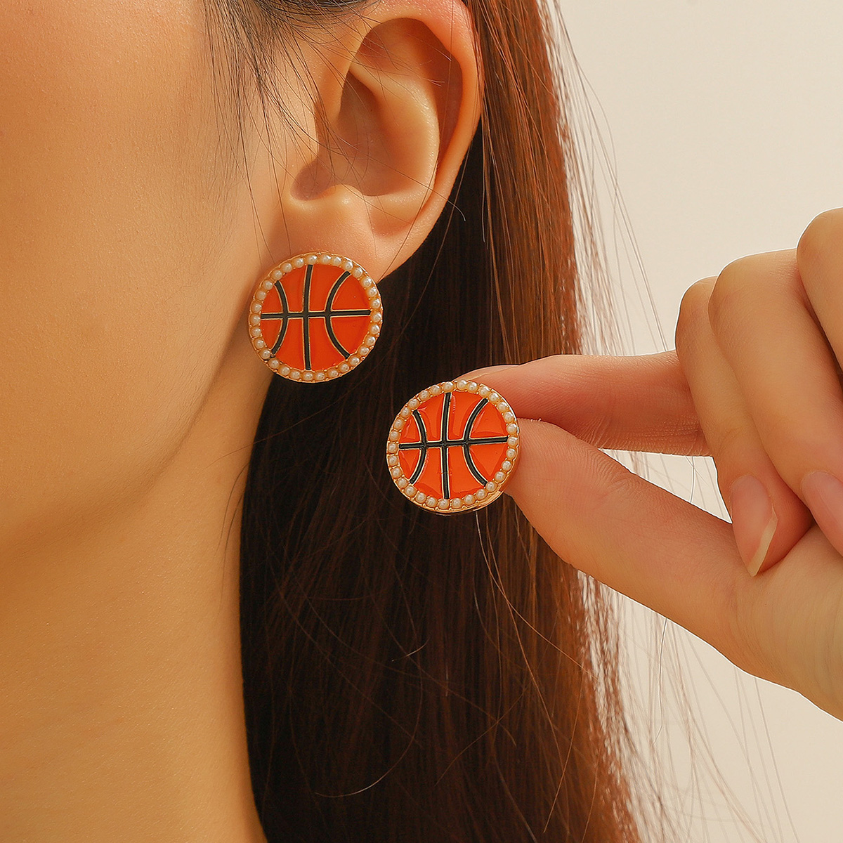 1 Paire Décontractée Style Bcbg Basket-ball Émail Placage Incruster Alliage Perle Boucles D'oreilles display picture 3