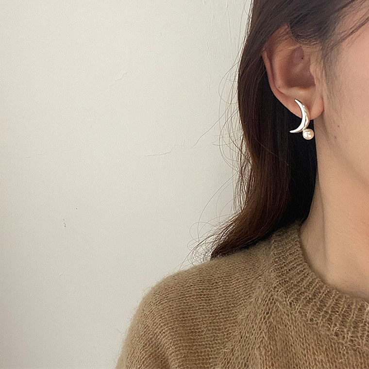 Ig Style Korean Style Moon Alloy Women's Ear Studs display picture 2