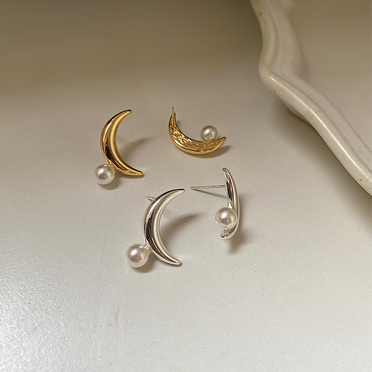 Ig Style Korean Style Moon Alloy Women's Ear Studs display picture 8