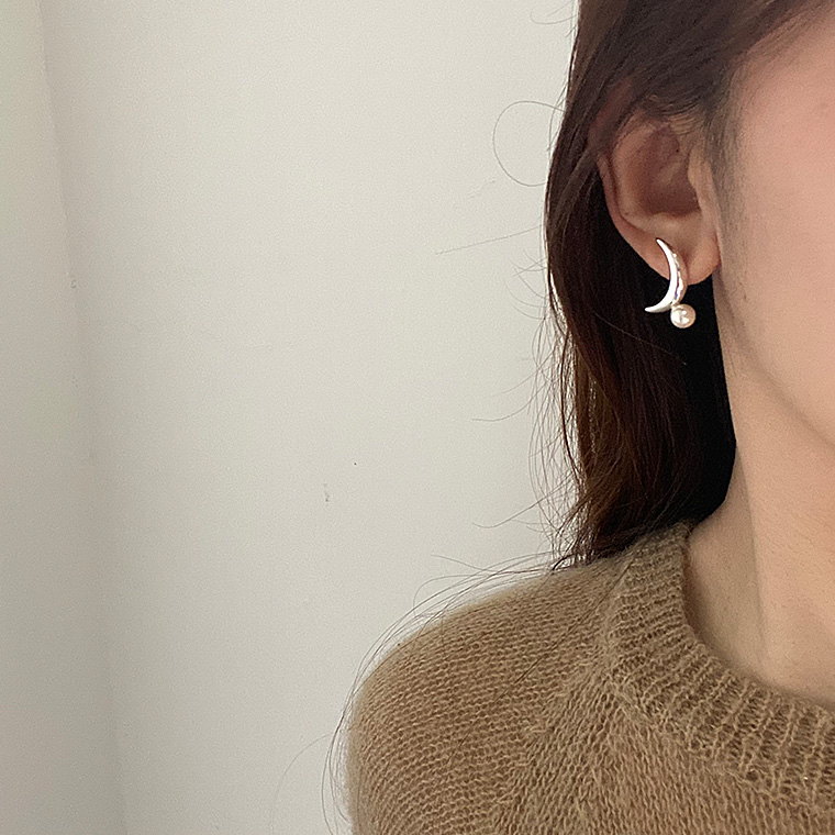 Ig Style Korean Style Moon Alloy Women's Ear Studs display picture 7