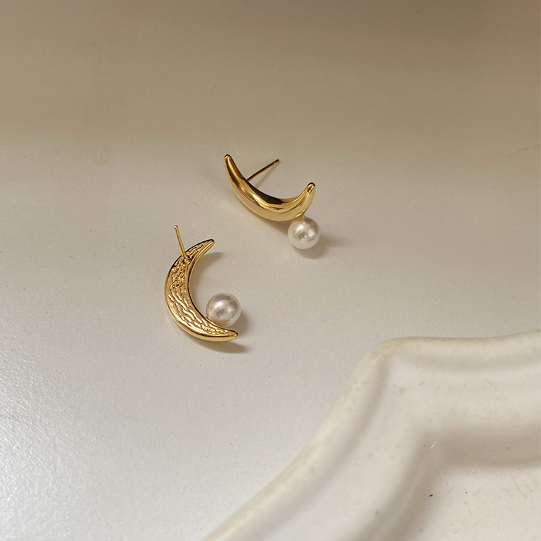 Ig Style Korean Style Moon Alloy Women's Ear Studs display picture 6