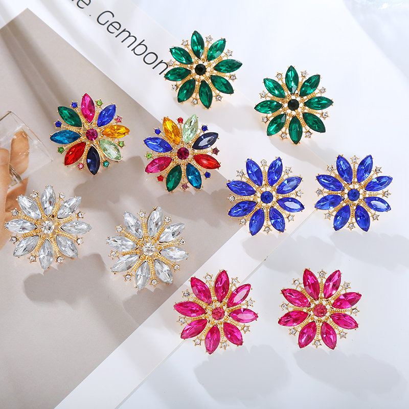 Luxurious Flower Alloy Inlay Rhinestones Gold Plated Women's Ear Studs display picture 3