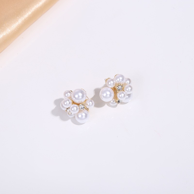 Ig Style Sweet Flower Alloy Plating Inlay Artificial Pearls Rhinestones Gold Plated Women's Ear Studs display picture 1