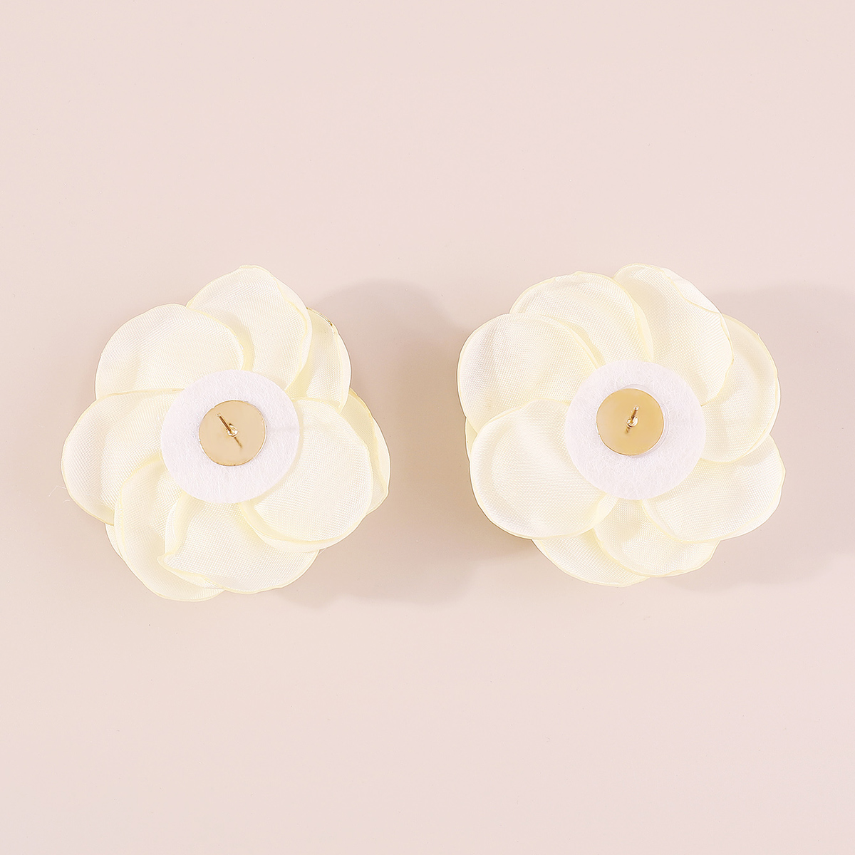 1 Pair Elegant Cute Vintage Style Flower Handmade Cloth Iron Fabric Ear Studs display picture 4