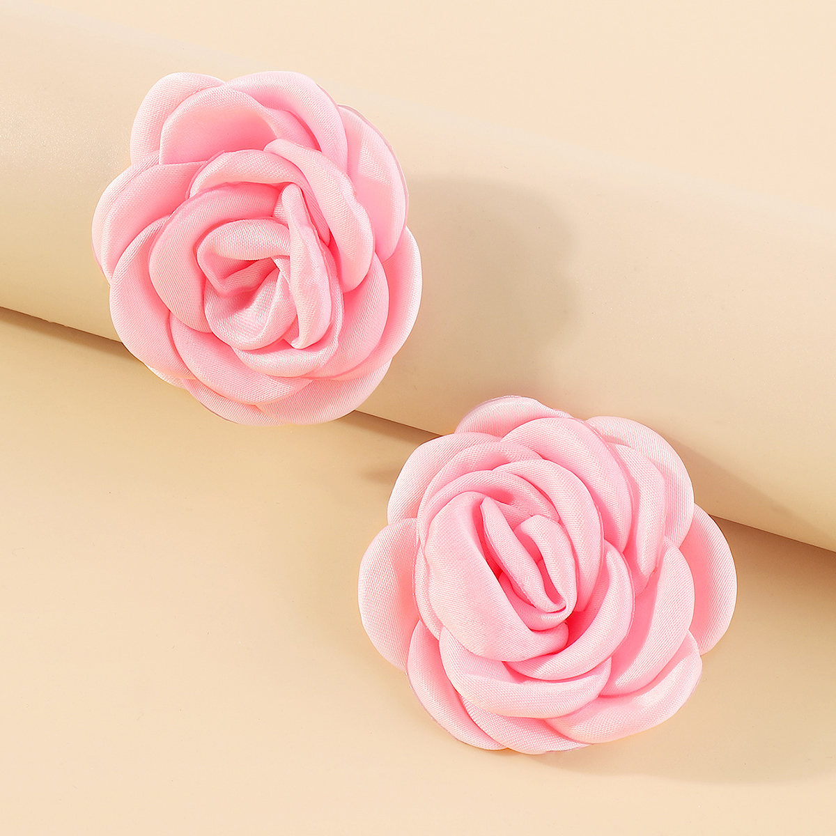 1 Pair Elegant Cute Vintage Style Flower Handmade Cloth Iron Fabric Ear Studs display picture 15