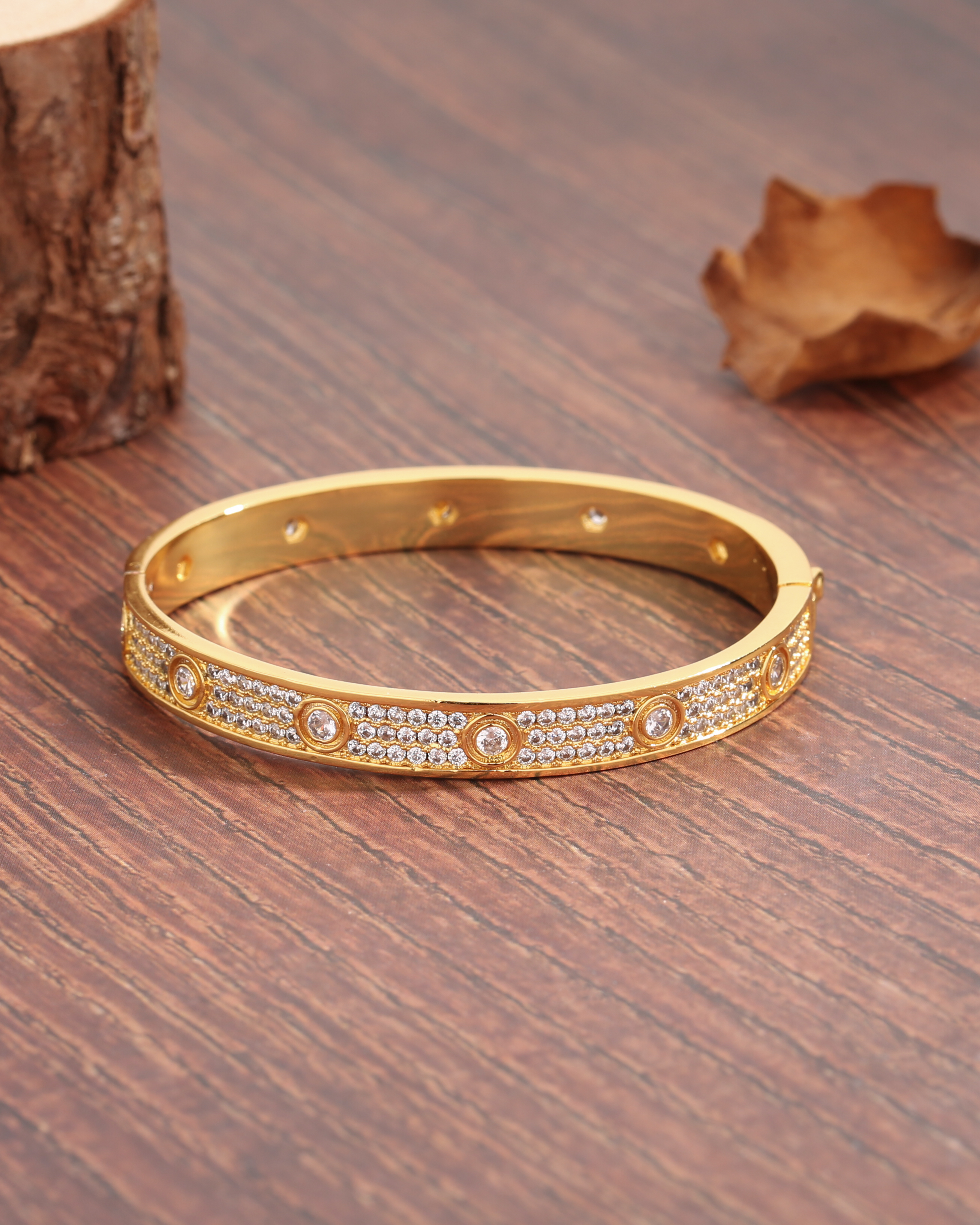 Casual Modern Style Round Copper Plating Inlay Zircon 18k Gold Plated Bangle display picture 2