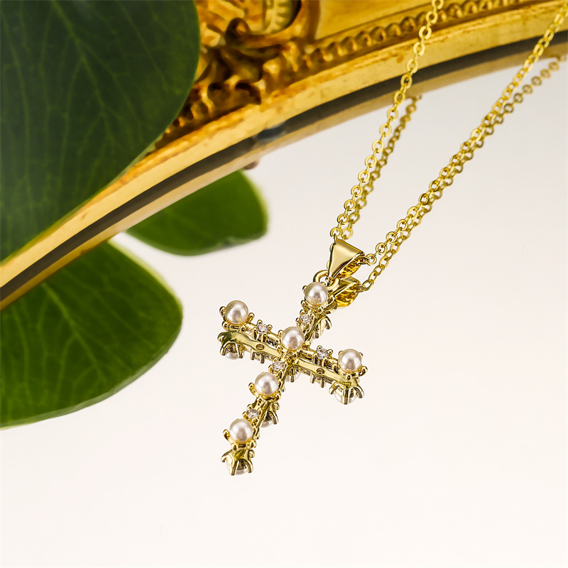 Casual Simple Style Cross Copper Gold Plated Pearl Zircon Pendant Necklace In Bulk display picture 4
