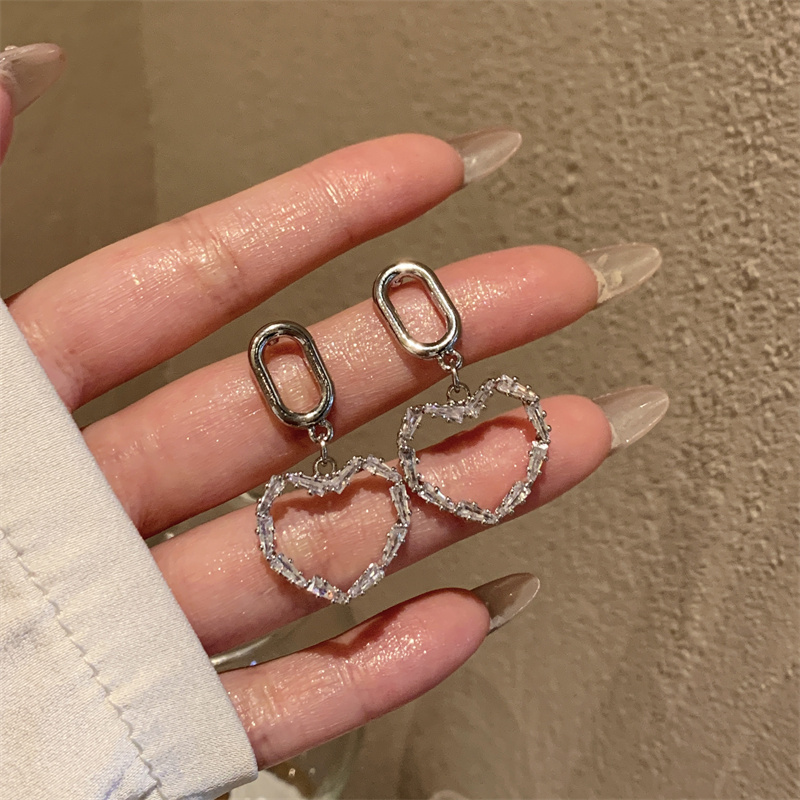 Ig Style Simple Style Heart Shape Alloy Copper Hollow Out Inlay Rhinestones Women's Drop Earrings Ear Clips display picture 7