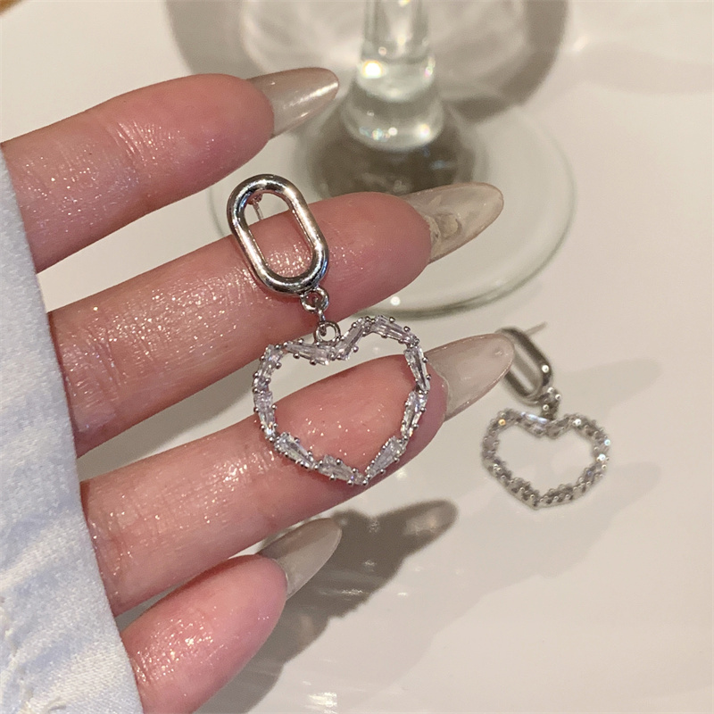 Ig Style Simple Style Heart Shape Alloy Copper Hollow Out Inlay Rhinestones Women's Drop Earrings Ear Clips display picture 12