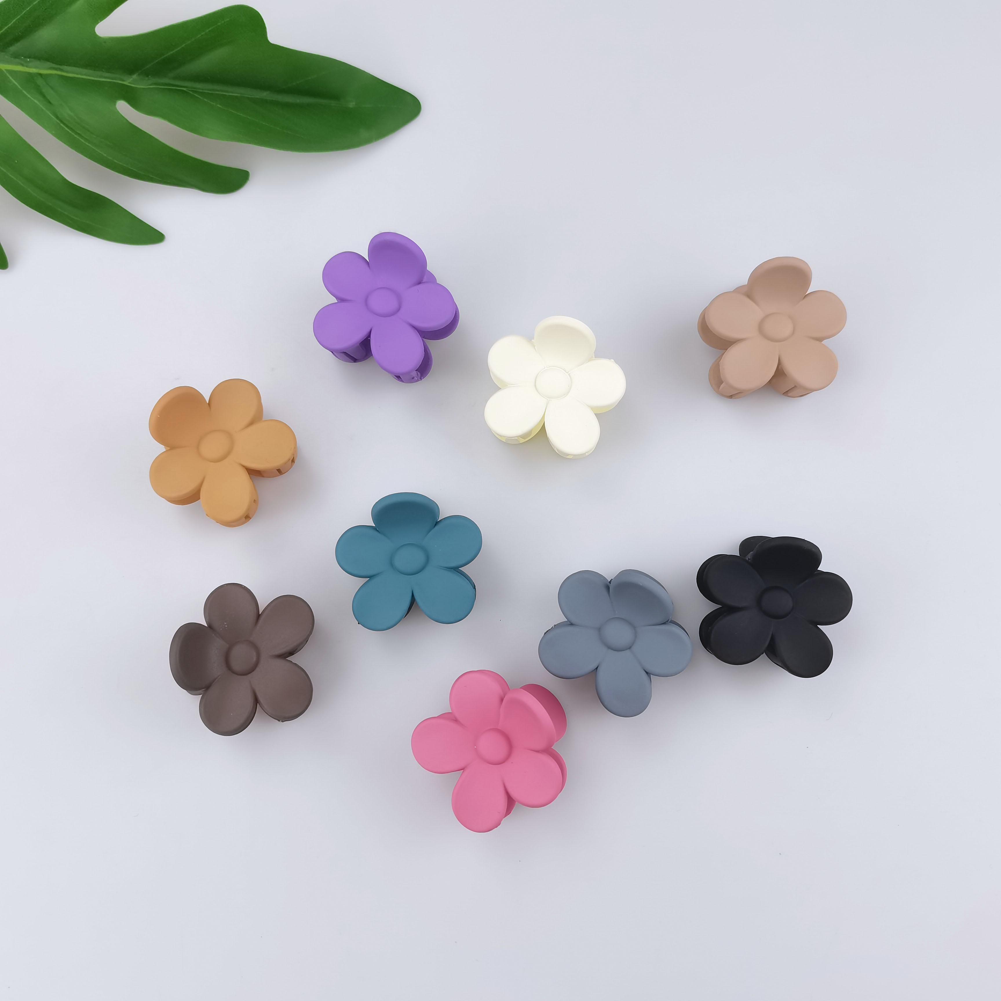 Cute Korean Style Flower Plastic Resin Stoving Varnish Hair Claws display picture 4