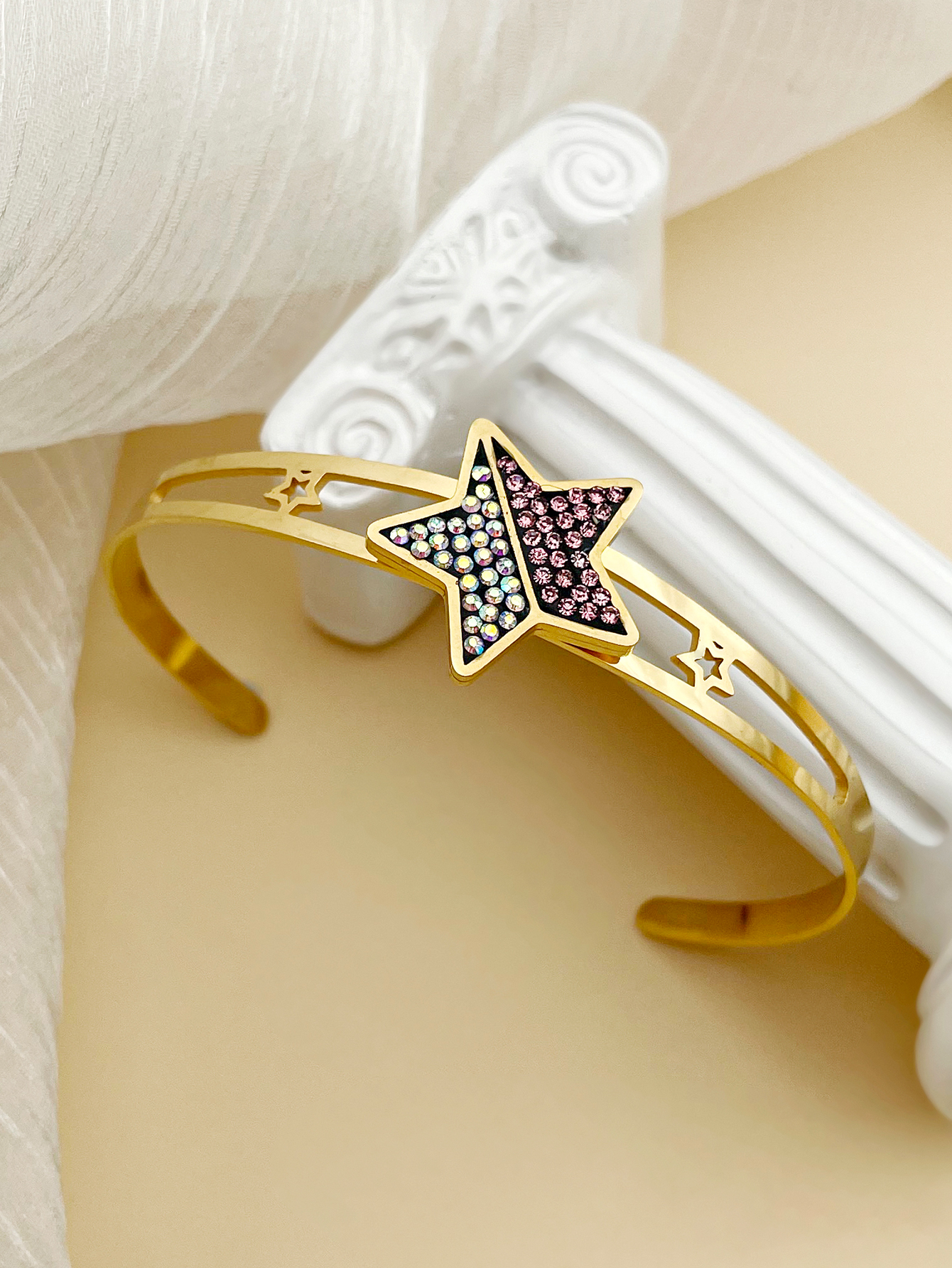 Elegant Roman Style Star 304 Stainless Steel Gold Plated Rhinestones Cuff Bracelets In Bulk display picture 1