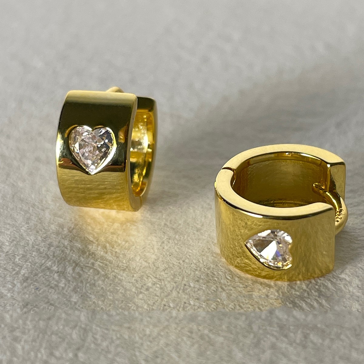 Simple Style Streetwear Heart Shape Alloy Inlay Artificial Diamond Women's Earrings display picture 1