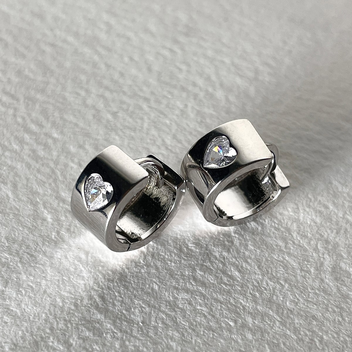 Simple Style Streetwear Heart Shape Alloy Inlay Artificial Diamond Women's Earrings display picture 4