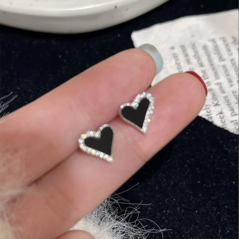Elegant Simple Style Heart Shape Alloy Enamel Inlay Artificial Diamond Women's Ear Studs display picture 2