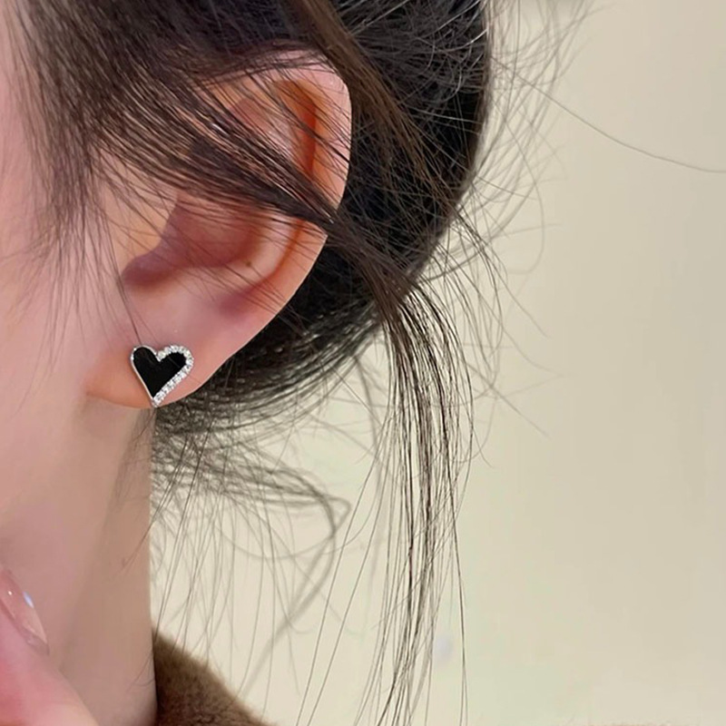Elegant Simple Style Heart Shape Alloy Enamel Inlay Artificial Diamond Women's Ear Studs display picture 3