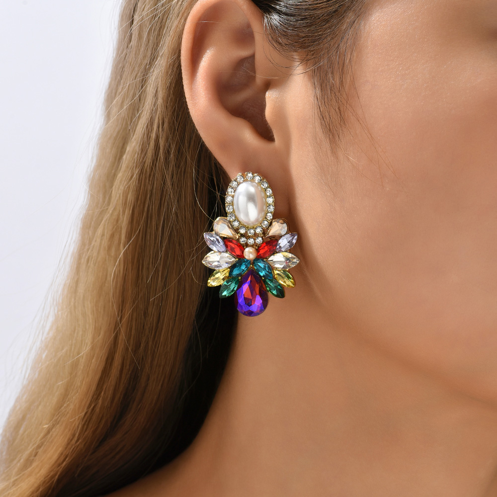 Luxurious Shiny Geometric Zinc Alloy Inlay Rhinestones Women's Drop Earrings display picture 4