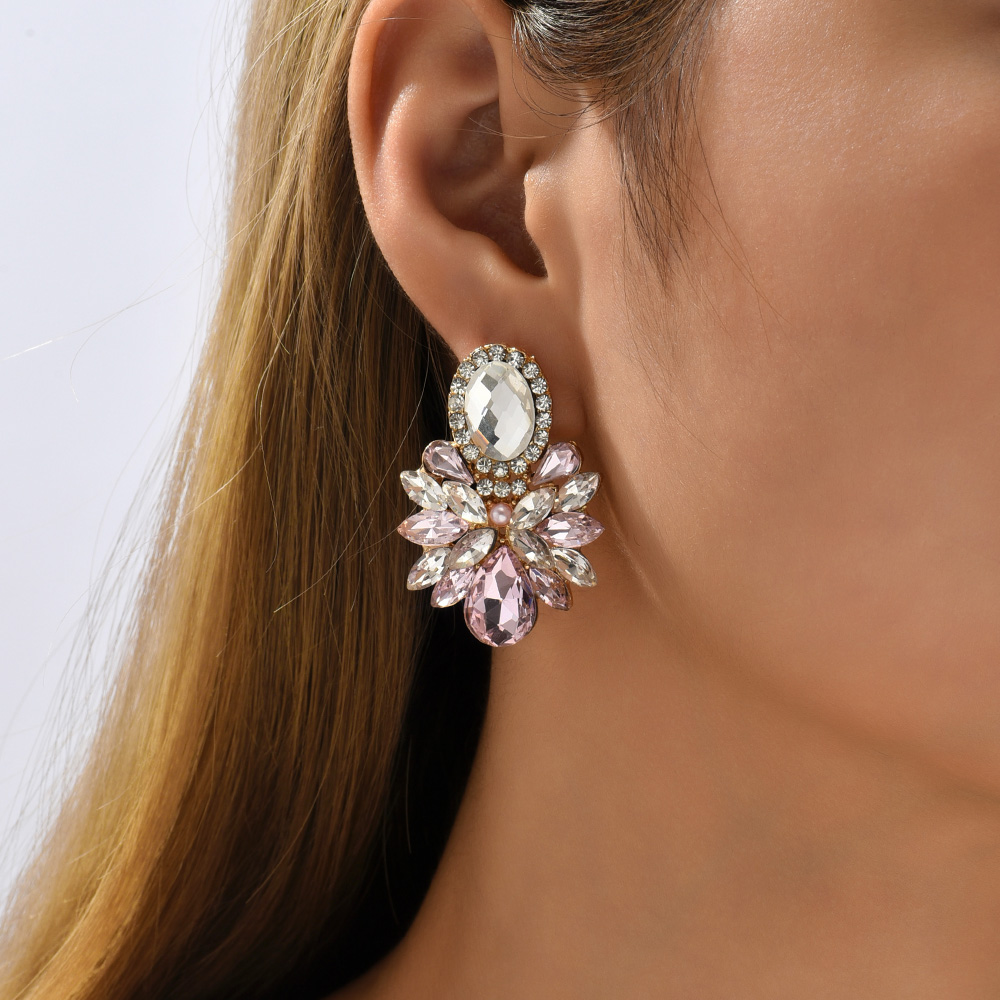 Luxurious Shiny Geometric Zinc Alloy Inlay Rhinestones Women's Drop Earrings display picture 5