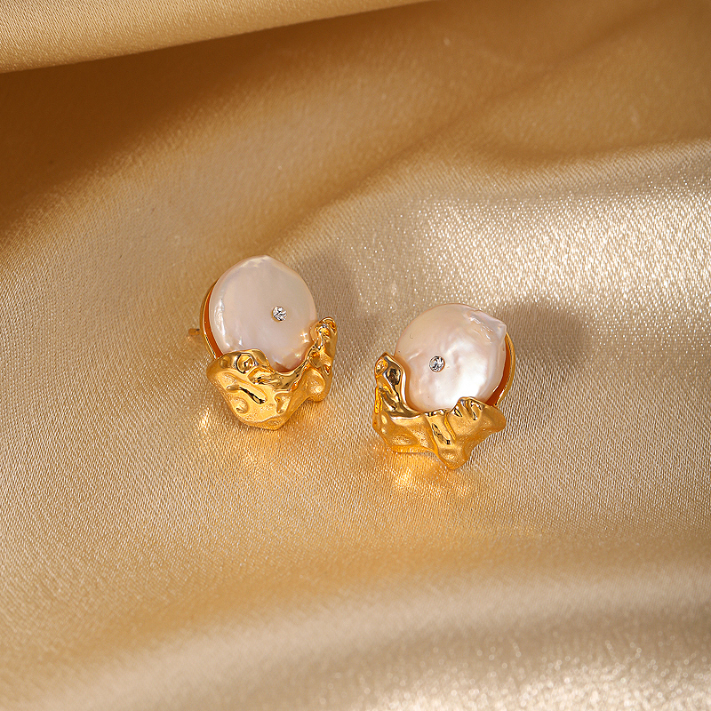 1 Pair Retro Baroque Style Irregular Plating Inlay Freshwater Pearl Copper Zircon 18k Gold Plated Earrings display picture 1