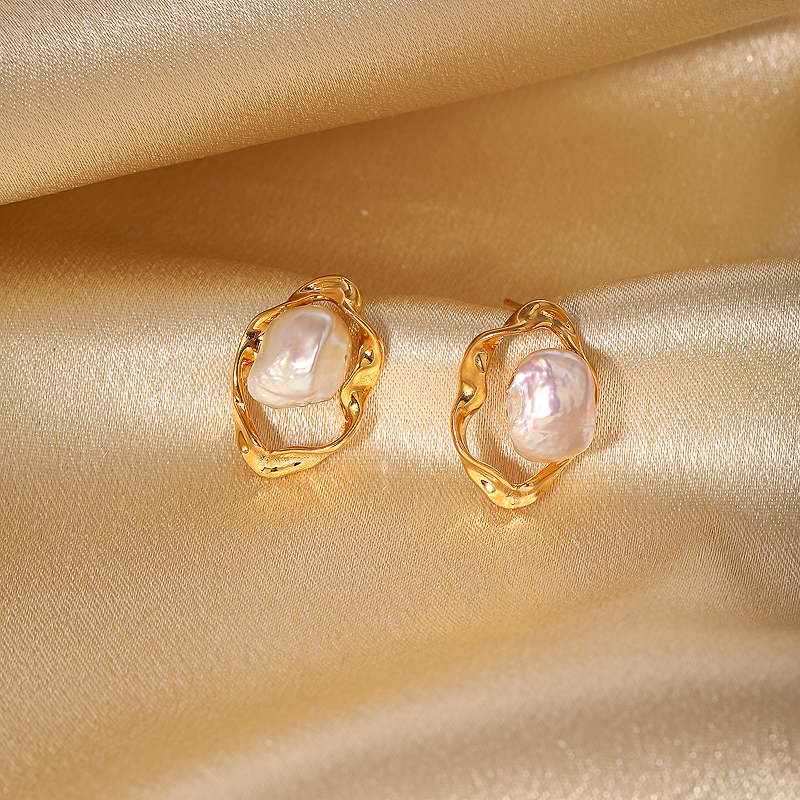 1 Pair Retro Baroque Style Irregular Plating Inlay Freshwater Pearl Copper Zircon 18k Gold Plated Earrings display picture 3