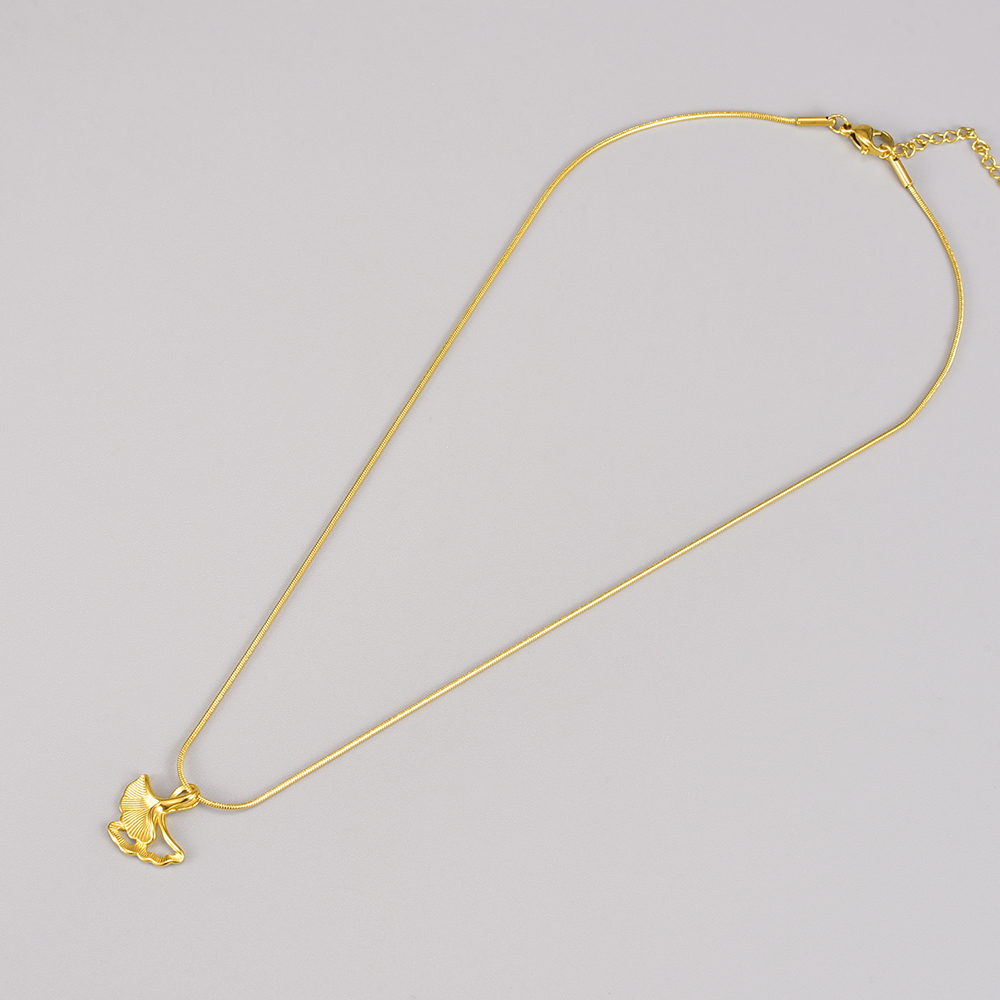 Elegant Ginkgo-blatt Titan Stahl Überzug 18 Karat Vergoldet Halskette Mit Anhänger display picture 1