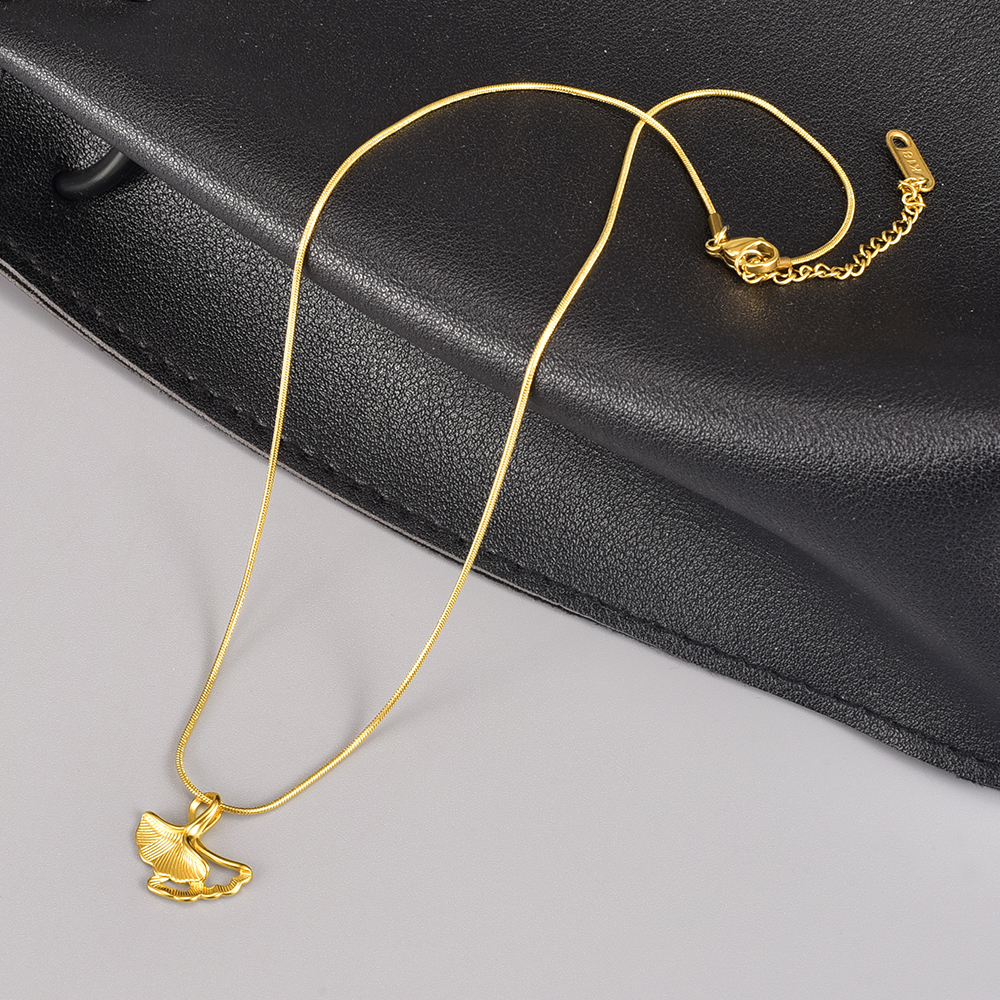 Elegant Ginkgo-blatt Titan Stahl Überzug 18 Karat Vergoldet Halskette Mit Anhänger display picture 4