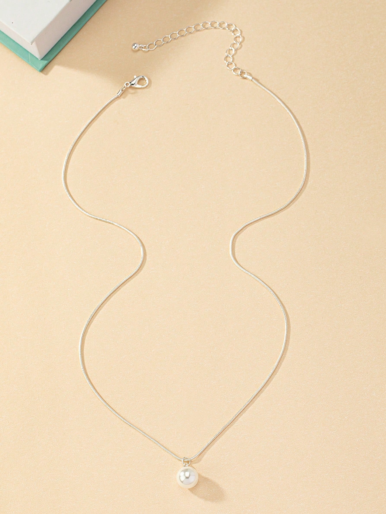 Élégant Style Simple Balle Alliage Incruster Perles Artificielles Plaqué Argent Femmes Pendentif display picture 2