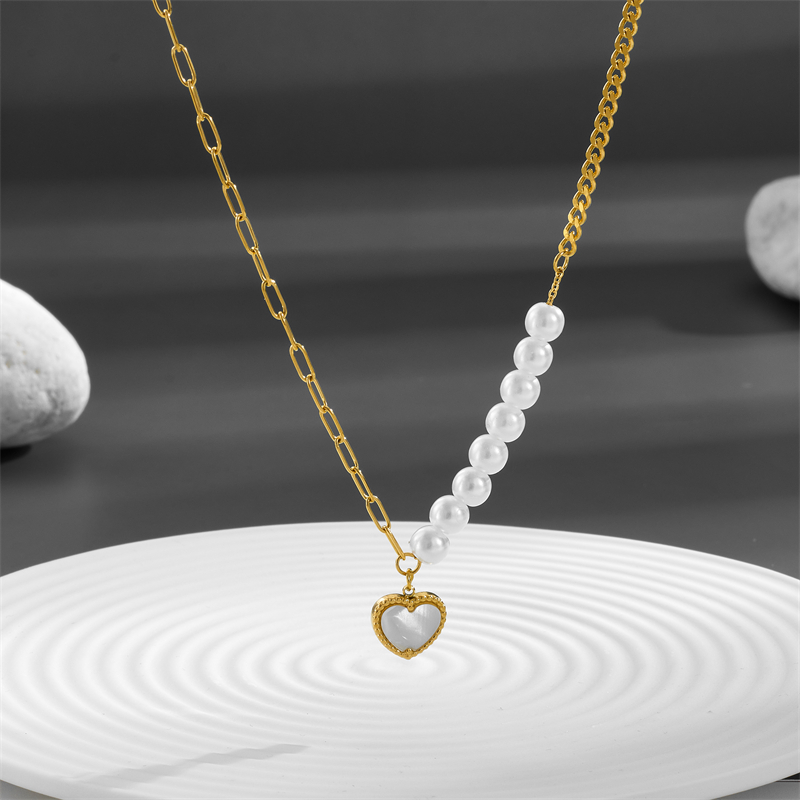 Perla Artificial Acero Titanio Chapados en oro de 18k Dulce Embutido Forma De Corazón Mariposa Acrílico Collar Colgante display picture 6