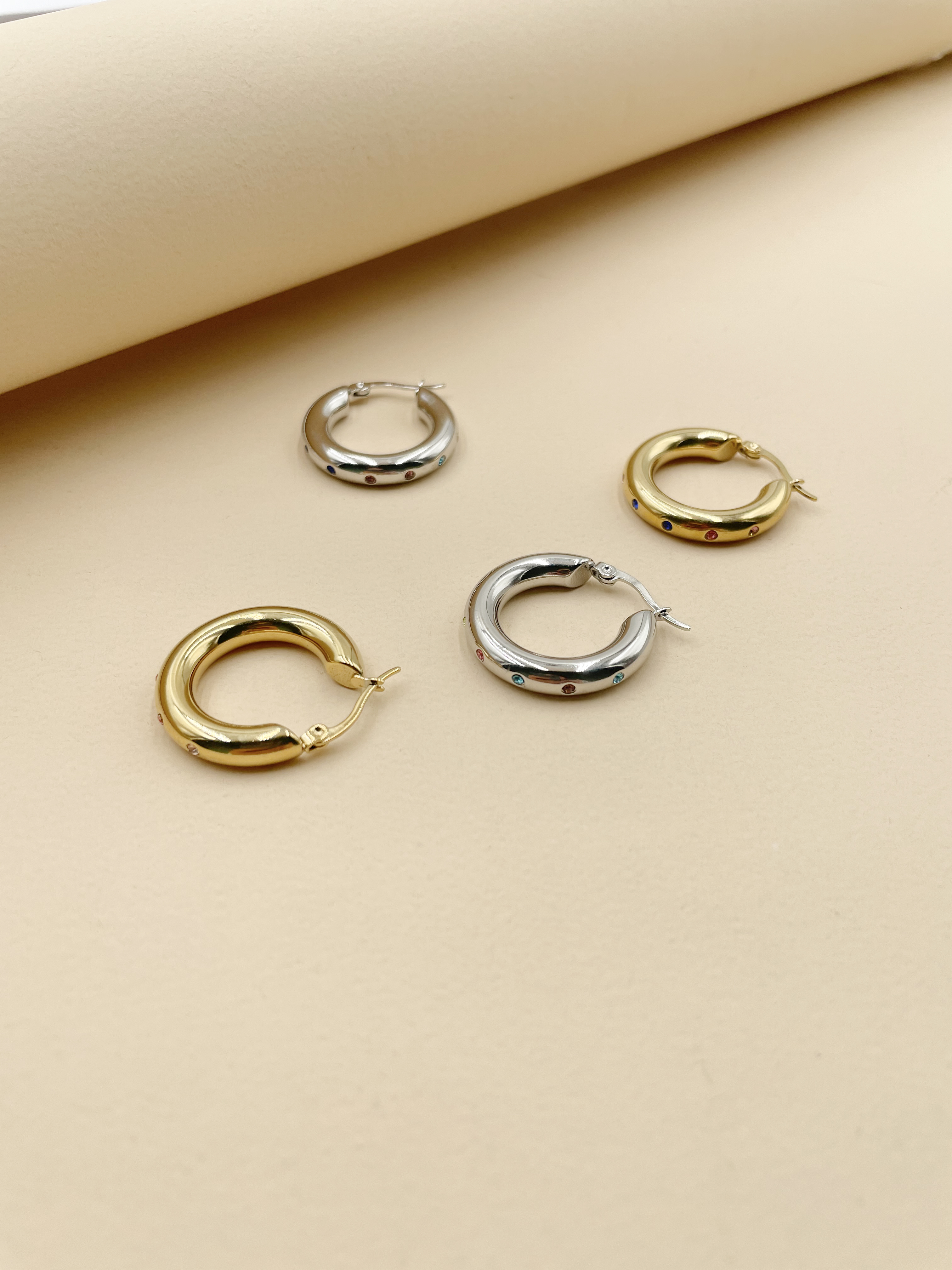 1 Pair Modern Style Round Plating Inlay Stainless Steel Artificial Diamond Gold Plated Hoop Earrings display picture 3